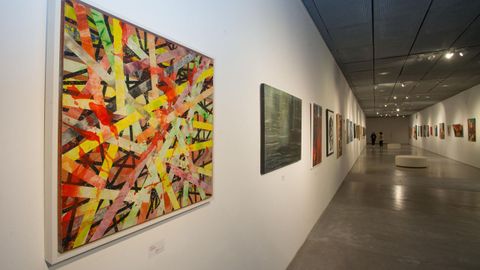 Exposici�n en el MIHL, con la obra de Iago Eireos en primer t�rmino