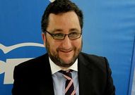 Norberto Uzal, durante una reuni�n del PP.