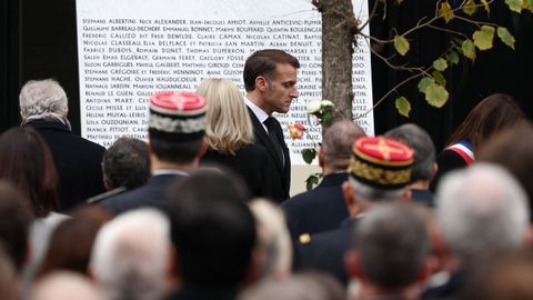 El presidente de Francia, Emmanuel Macron, en la ceremonia de tributo a las vctimas por el atentado en la sala Bataclan.