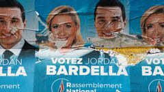 Carteles con los rostros de Marine Le Pen y Jordan Bardella, de Reagrupamiento Nacional
