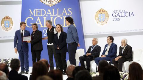 Feijoo preside la imposicin de las Medallas de Galicia 2016 a Gallego, Leiro, Los Suaves y Losada