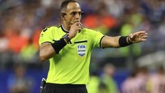 Ismail Elfath, colegiado que dirigir� el Espa�a-Uruguay