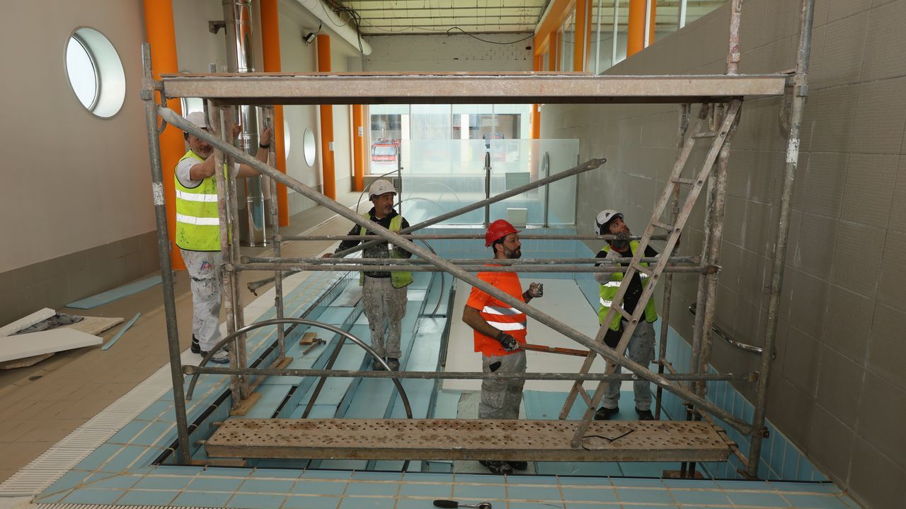 Viveiro repara la piscina municipal con 50.000 euros y mejora el saneamiento de Celeiro con 40.000