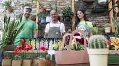 Rubn, Jos Ramn y Carla en la tienda agrcola Labralia, en Bertamirns.