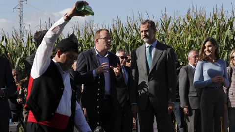 Los Reyes entregaron el Premio al Pueblo Ejemplar de Asturias, que este a�o ha reca�do en la aldea de Pore�u, en el concejo de Villaviciosa