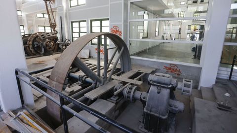 Interior de la F�brica de la Luz de Lugo con maquinaria