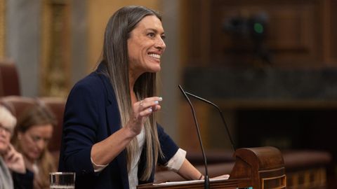 La portavoz de Junts en el Congreso, M�riam Nogueras, durante su intervenci�n en la sesi�n plenaria extraordinaria de este 27 de enero.