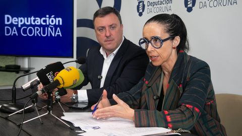 Valent� Gonz�lez Formoso y Yoya Neira presentaron las becas.