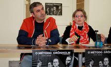 El actor Artur Trillo y Marisa �lvarez presentaron ayer la obra que se estrena en el Sal�n Teatro ma�ana.