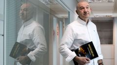 Ram�n Pamp�n, polic�a local de Santiago y autor del libro �Siniestralidad vial, causas concurrentes�. 