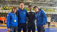 Representantes del Atila en Langreo, con Candela Castro, el entrenador Jacobo N�voa, �lex Grediaga y Rafael Borrajo