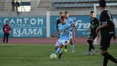 Alberto Fuentes controla un bal�n en su etapa en El Ejido