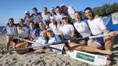 El equipo femenino de Traineras del Salgado Perillo durante uno de sus entrenamientos en Santa Cristina
