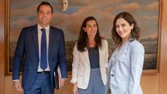 Ignacio Aguado (Cs), Roc�o Monasterio (Vox) e Isabel D�az Ayuso (PP) posan para la foto de su pacto a tres bandas en la Asamblea de Madrid