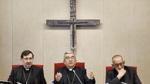 El presidente de la Conferencia Episcopal Espa�ola (CEE), Luis Arg�ello (c), preside la 129� Asamblea Plenaria de la instituci�n en Madrid.