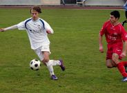 Adri�n Arta�jo, a la izquierda, es uno de los futbolistas m�s incisivos en ataque del Lemos.