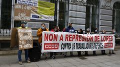 Concentraci�n de delegados de CC. OO. ante el Concello de Pontevedra