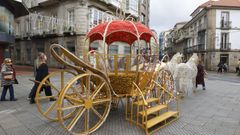 Carroza de luces instalada en la plaza de A Peregrina, en Pontevedra 