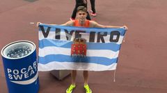 Adrin Ben exhibi la bandera de Viveiro tras avanzar en las series del Mundial de Tokio.