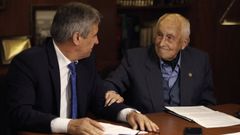 Manuel Varela, vicepresidente de la fundaci�n, y Tom�s Notario, exalcalde y presidente. 