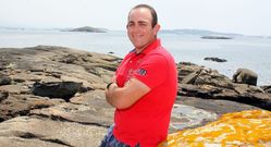 O boirense medrou enriba das pedras do Pi�eir�n, un recuncho situado preto da s�a casa no que xogaba ao f�tbol cos amigos.<span lang= es-es > </span>