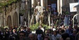 La procesi�n de Jes�s en la borriquilla reuni� en Ourense a cientos de fieles que acompa�aron a la imagen hasta la Catedral.