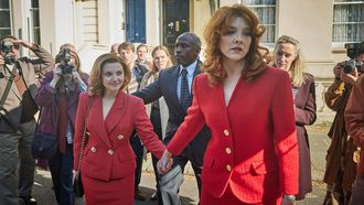 Mia McKenna Bruce y�Natalie Dormer, en �The Lady�.