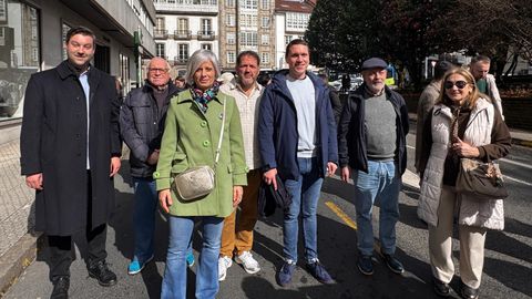 Patricia Iglesias y Aitor Bouza, ambos en el centro, en primera l�nea, este s�bado en Santiago.