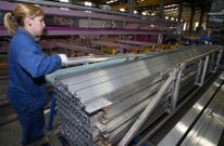 <span lang= es-es >El Grupo Quint�</span>. La dimensi�n econ�mica de esta empresa es evidente. Su propietario, Andr�s Quint�, presume tanto del volumen de empleo generado como de la proyecci�n internacional de su trabajo. Baste un ejemplo de su importancia: lleg� a fabricar el estadio inaugural del mundial de f�tbol de Brasil. 