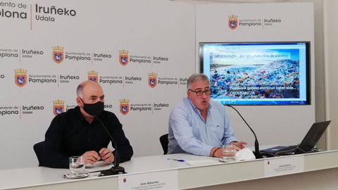 Joxe Abaurrea (izquierda) y Joseba Asiron, concejales de EH Bildu en el Ayuntamiento de Pamplona.