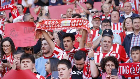 Derbi asturiano entre el Real Sporting de Gijon y el Real Oviedo en El Molin�n