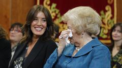 Eva C�rdenas, junto a la madre de N��ez Feijoo, durante la toma posesi�n del presidente de la Xunta