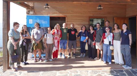 Participantes en la jornada alrededor de la Serra da Enci�a da Lastra.