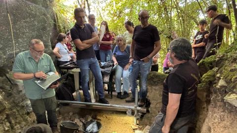Las actuaciones arqueol�gicas en la Cova de Eir�s, en Triacastela