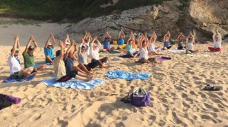 El yoga en la playa es una actividad que ya se imparte en otros puntos tambi�n