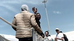 Refugiados desembarcando del Aquarius en Valencia el pasado d�a 17