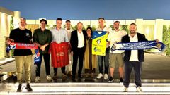 De izquierda a derecha, Michel del R�o, coordinador del Domaio, Massimo Benassi, consejero delegado del D�por, �lex Garc�a, vicepresidente del Estradense, Adri�n Raguza, director general del Lugo, Rafael Louz�n, la vicepresidenta del D�por Michelle Clemente Escotet, Eladio Oubi�a, presidente del Cambados, Pablo Montero, presidente del Victoria FC, y Manuel Sangil, presidente de la Sarriana.