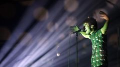 Pucho, cantante de Vetusta Morla, actuando en Santiago en el 2015