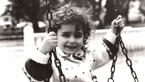 Ainoa Fern�ndez, de ni�a en un parque