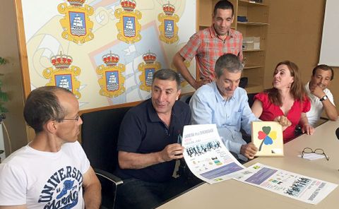 De la Iglesia, Ruiz, N�voa, Gonz�lez, Silva y Ben�tez, en el acto. 