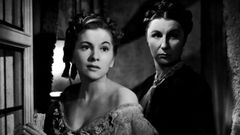 Joan Fontaine y Judith Anderson en la pel�cula �Rebeca�

