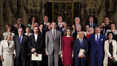 Foto de grupo de los Premios Nacionales de Cultura con los Reyes, en Palencia