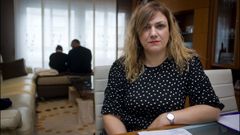 Mar ha denunciado el caso de su hija, que aparece al fondo de la foto junto a su padre, ante Educaci�n