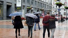 Una calle de Oviedo bajo la lluvia