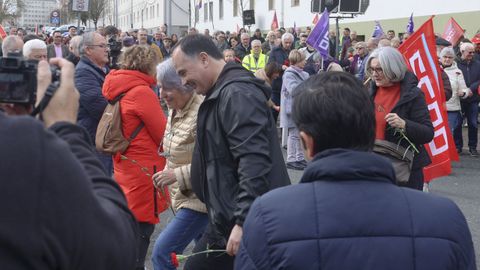 Sari Alabau y Vctor Ledo en la ofrenda institucional