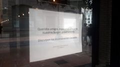 El cartel que la cadena ha colgado a la puerta del establecimiento