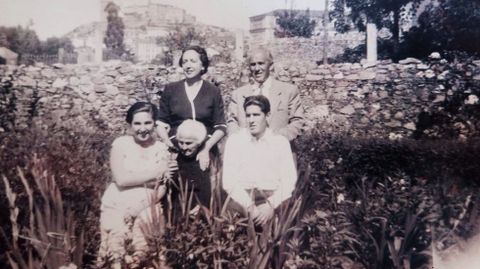 En la imagen aparecen la viuda de Florencio Iglesias con uno de sus hijos, scar Iglesias Marzo, y su segunda esposa, y sus nietos scar y Pilar Iglesias Osorio.