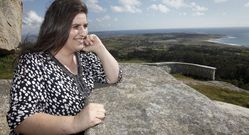 Desde a pedra da Ra, no monte da Cidade ribeirense, a veci�a de Carreira goza dunha estampa presidida polo parque natural.<span lang= es-es > </span>