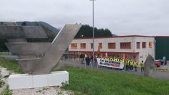 Electromec�nicos Viveiro (EV), en imagen durante la concentraci�n por la huelga celebrada a primera hora de la ma�ana este mi�rcoles, es la empresa m�s grande de A Mari�a afectada por el convenio del sector del metal en la provincia de Lugo