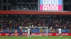 Los jugadores del Barcelona festejan un gol al Valencia en el partido del pasado día 14 en el estadio Johan Cruyff